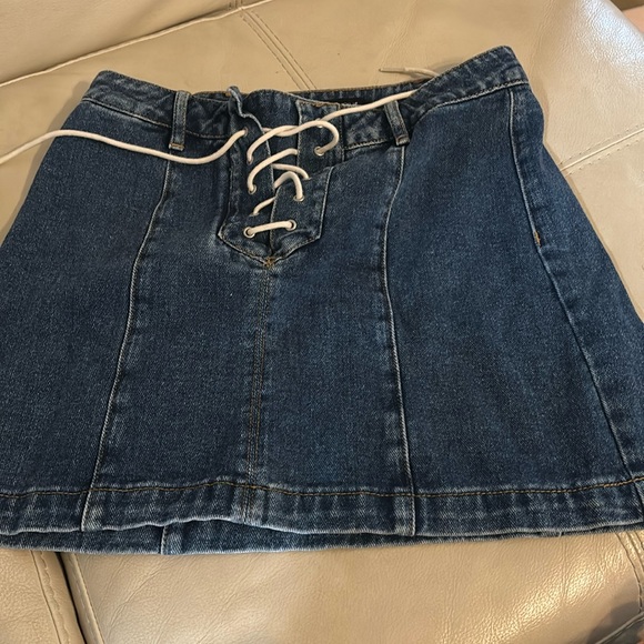 Kendall and Kylie Jean skirt - Picture 1 of 3